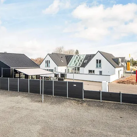 4 Person In Semesterbostad